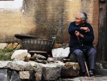 我的母亲，我该管她还是不该管？