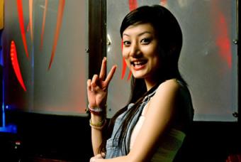 美女在酒吧，名牌大学生在酒吧里受骗受辱！