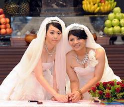 闪烁的爱情，我和闺蜜的同性恋故事！