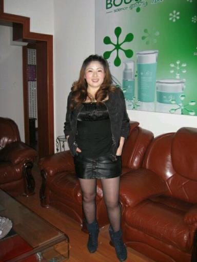 操干妈,老公和他的干妈睡到了一张床上!