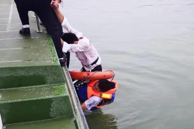 男子假装自杀女友相救溺水身亡,已构成故意杀人罪!