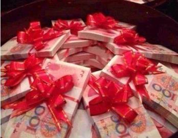 村民订婚摆巨额现金彩礼被通报，此行为助长了不正之风！