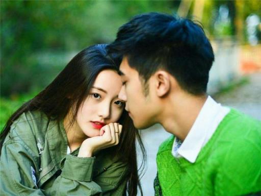 接吻时闭眼和不闭眼分别体现什么,闭眼更能够增加恋爱的情趣!