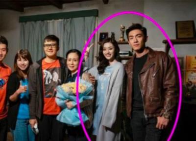 林更新盖玥希恋情疑曝光,聚餐当众亲吻拥抱