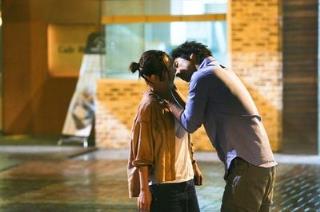 接吻时男生有反应咋办，关键看反应后的态度！