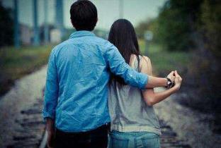 我们不能是朋友，再多看一眼都还是想拥有！