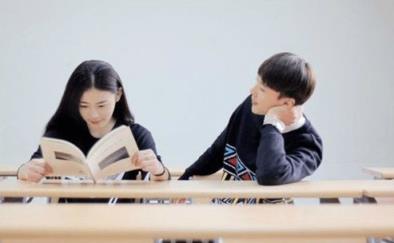 爱你我已不再是幼稚的少年,青春是首未完的歌!
