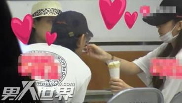 黄子韬恋情疑曝光,和女子共吃一份甜品