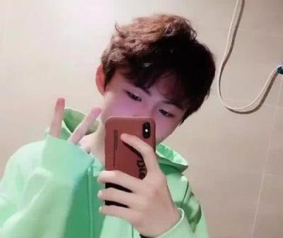 汪峰女儿疑早恋，微博露出倪端