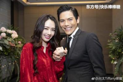 向佐向郭碧婷表白,眼中透漏着浓浓的爱意