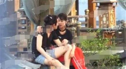 杨紫探班秦俊杰,热恋情侣难舍难分