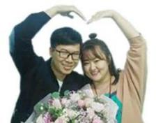 女教师课堂上被求婚,大家共同编织一个浪漫的“谎言”