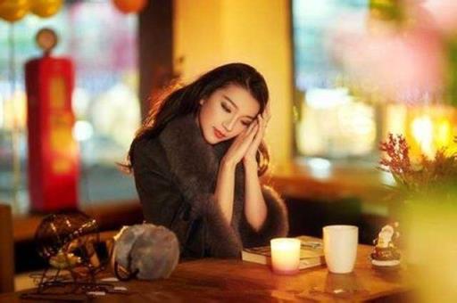 美女被吸,女人都喜欢被搭讪!