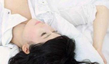 男友揉胸时你该做什么,男朋友摸你胸代表什么!