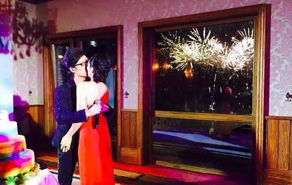 章子怡被睡图片全集 章子怡沙滩门全套图