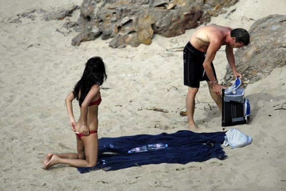 章子怡被睡图片全集 章子怡沙滩门全套图