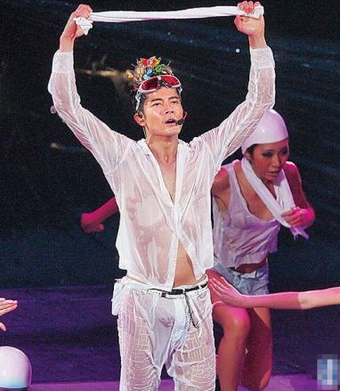 郭富城湿身演唱会 尺度之大令人瞠目结舌