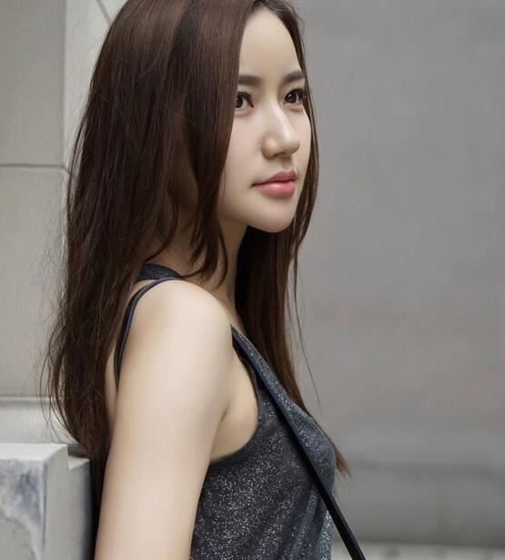 宝贝乖一点把腿岔开 爸爸竟然让女儿做这样的事