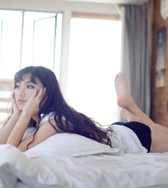 男同事舔我下边经历 炒菜的下面好火热