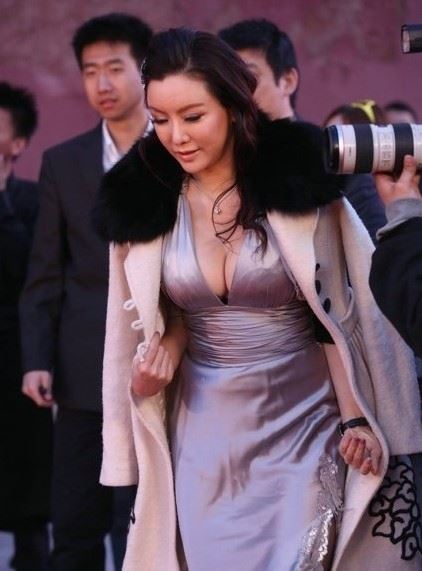 彭丹的电影片 彭丹吃奶门事件完整照片遭曝光