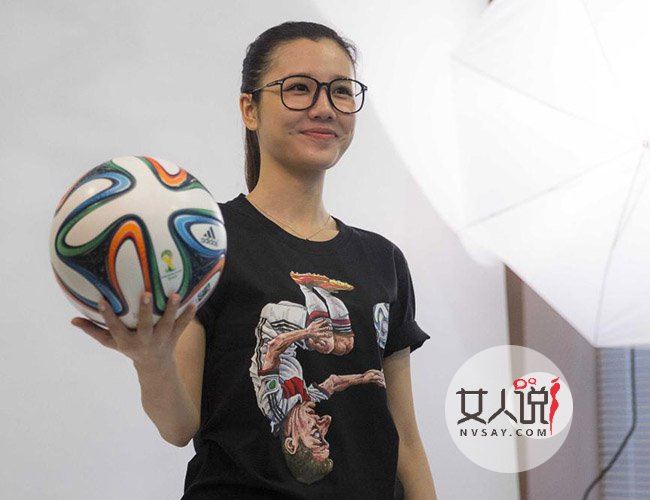 刘语熙捏奶门照曝光 女神赤裸上阵疯狂蹂躏胸前巨乳