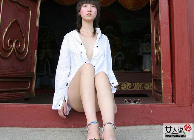 张悠雨美丽图片 大腿张开抚摸下体表情诱惑让人鼻血直流