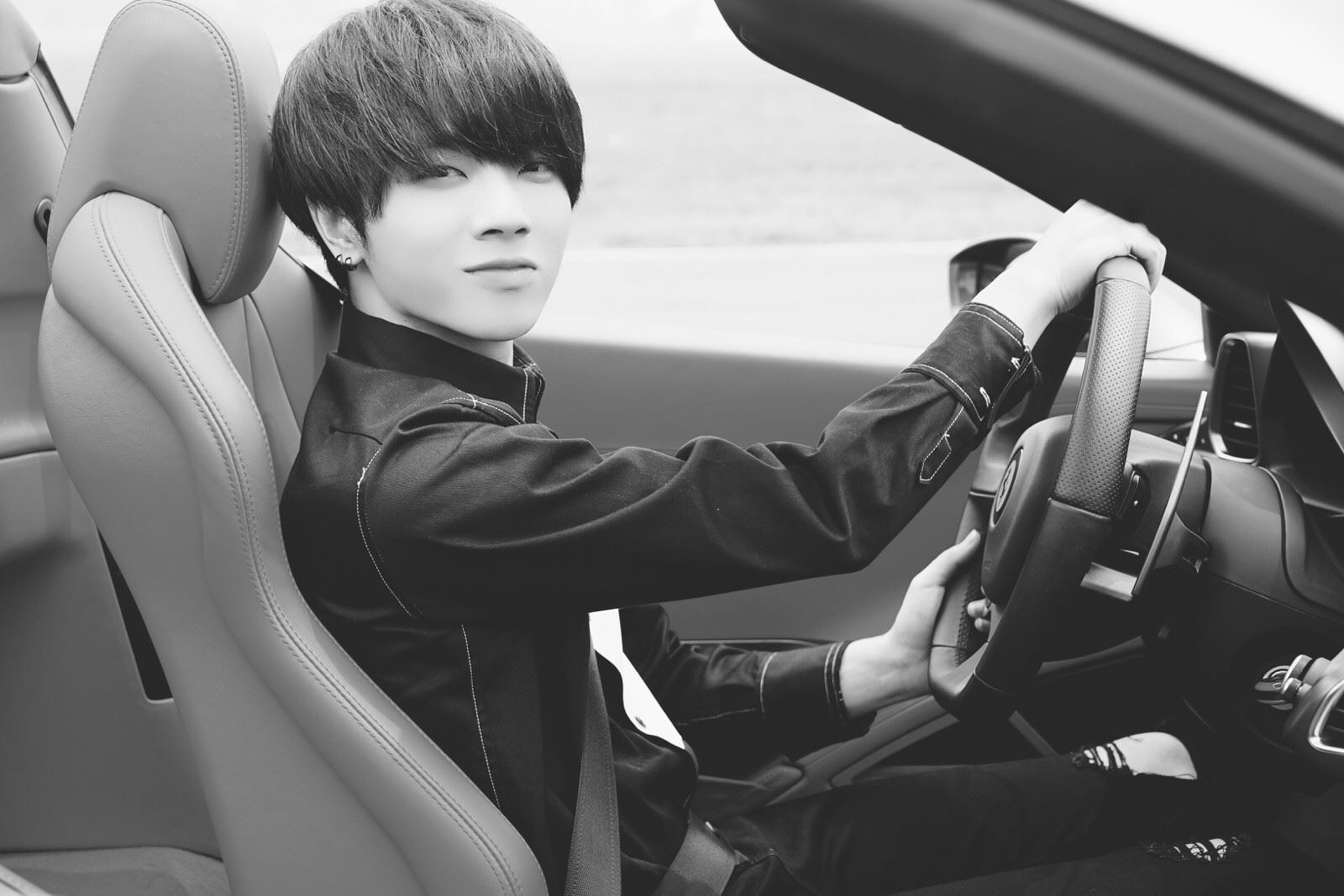 华晨宇家庭背景揭秘 华晨宇富二代生活照曝光