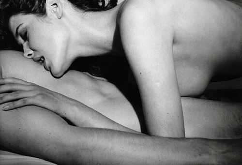 口述：放荡少妇用口舌润湿了我的身体并射入她身体深处