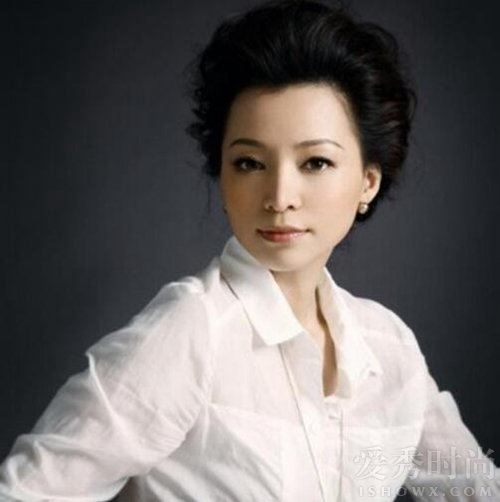 董卿背后是哪个高管撑腰 董卿被6人睡图片怎么回事？