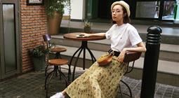 美女被男人撕衣舔胸 白嫩大胸遭男子撕衣舔胸（图）