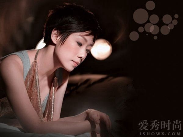 林忆莲女儿掌掴同学黑点多 被王菲女儿窦靖童秒成渣