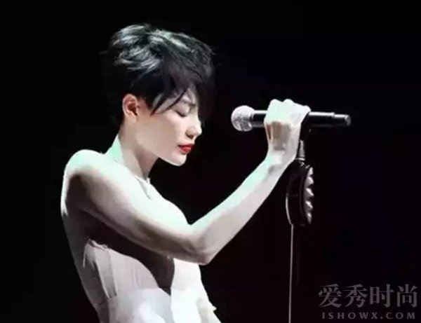 林忆莲女儿掌掴同学黑点多 被王菲女儿窦靖童秒成渣