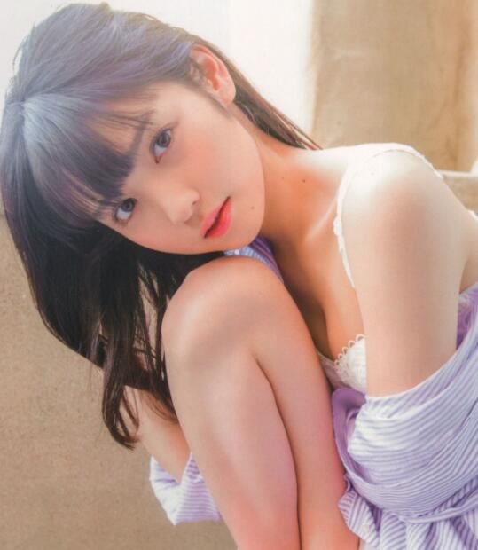 爱上女老师无法自拔 压着美女老师在办公桌疯狂抽动