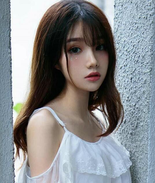 爱上女老师无法自拔 压着美女老师在办公桌疯狂抽动