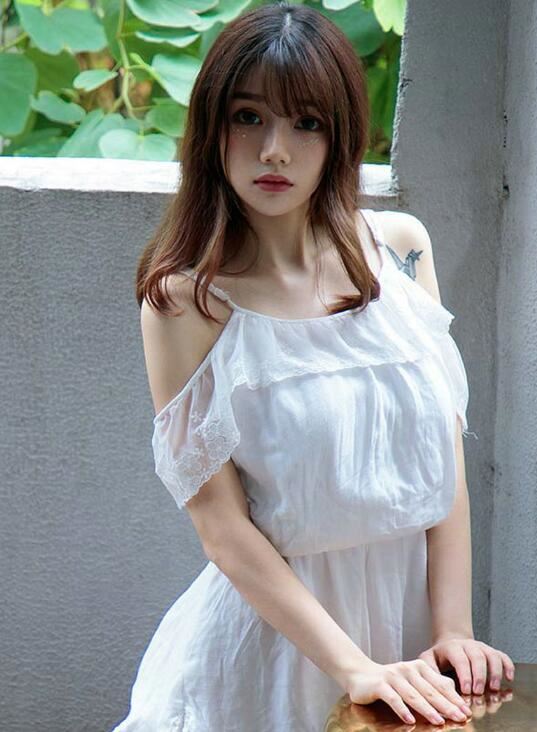 爱上女老师无法自拔 压着美女老师在办公桌疯狂抽动