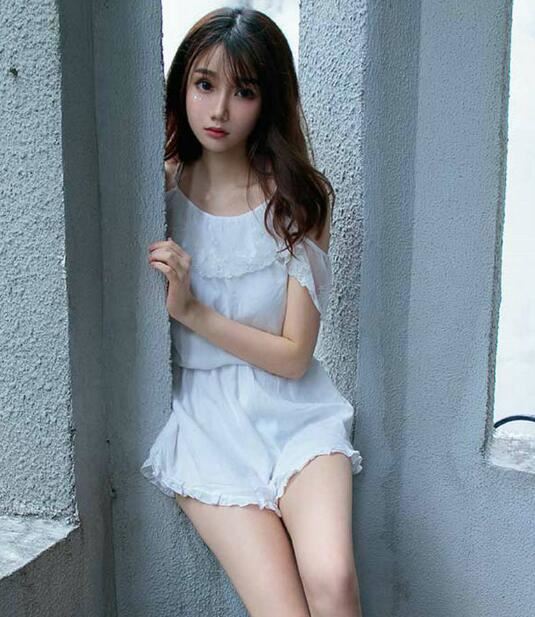 爱上女老师无法自拔 压着美女老师在办公桌疯狂抽动