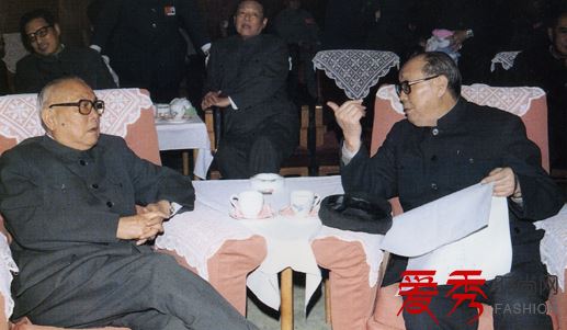 蒙古王乌兰夫八个子女现状 起底家族背景