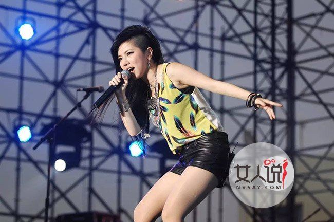 邓紫棋照片裸露 大尺度豪乳激情床战表情销魂