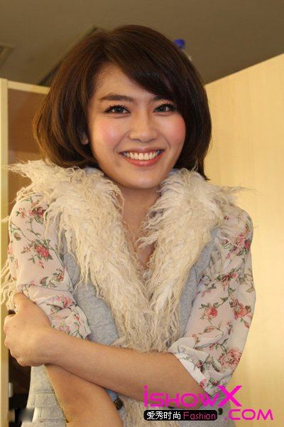 非诚勿扰9号女嘉宾劳佳的生活照