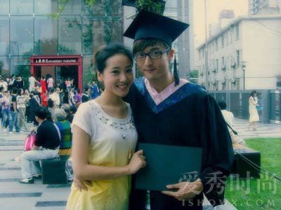 王传君的女朋友是谁？ 王传君和女友是怎么认识的？