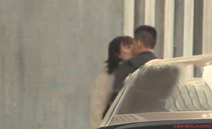 马思纯欧豪当街热吻 边走边吻画面太甜影后表情亮了