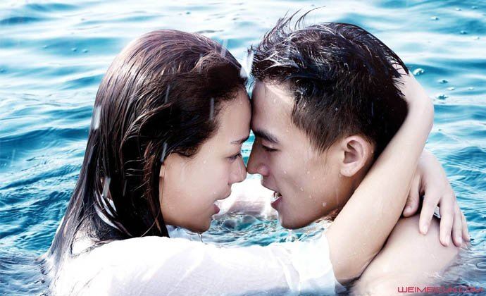 马思纯欧豪当街热吻 边走边吻画面太甜影后表情亮了