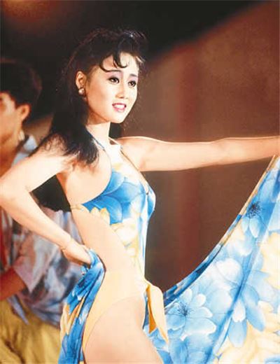 李连杰的老婆利智凸点照 利智拍过三级片吗?