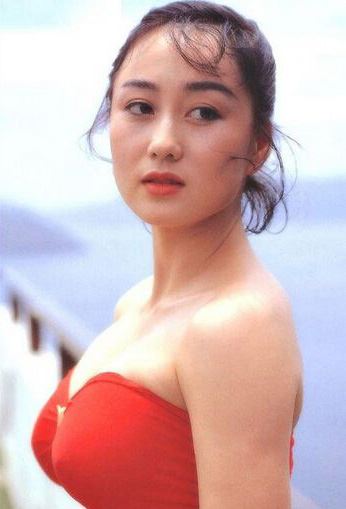 李连杰的老婆利智凸点照 利智拍过三级片吗?