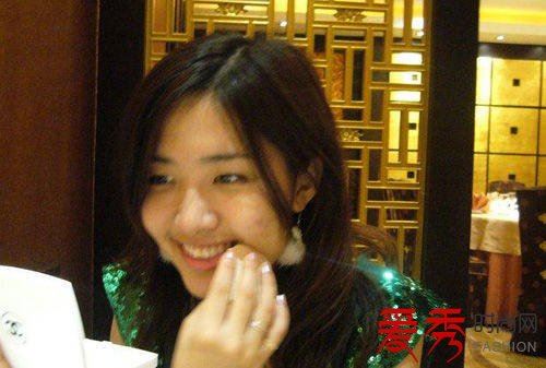 张茆素颜照片 倪震女友张茆的生活照片