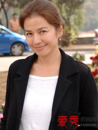 钟楚红素颜照片 钟楚红的生活照片对比图