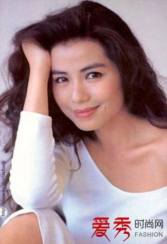 钟楚红素颜照片 钟楚红的生活照片对比图