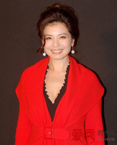 钟楚红素颜照片 钟楚红的生活照片对比图