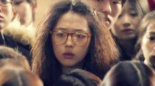 揭金希澈女友是谁？金希澈入伍崔雪莉哭是为什么
