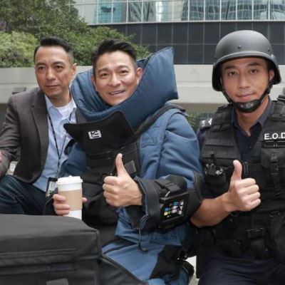 刘德华坠马受伤 返港就医照曝光老婆随行照顾
